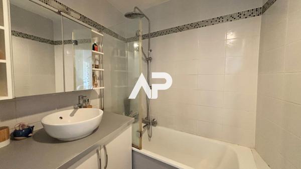 EXCLUSIVITÉ Appartement en rotonde avec vue panoramique sur Paris, balcon et parking à Montmorency CENTRE-VILLE 240 000 € **  - Référence  1694