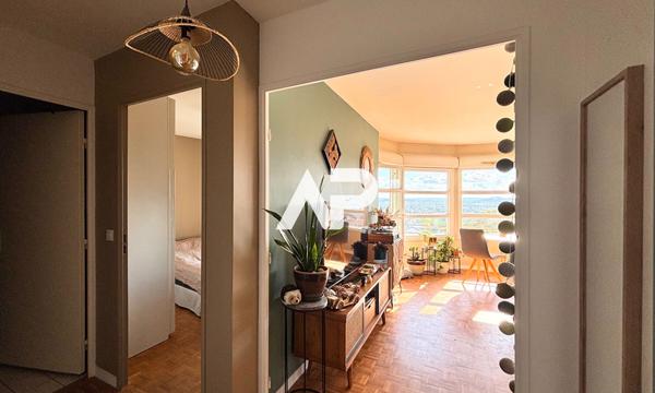 EXCLUSIVITÉ Appartement en rotonde avec vue panoramique sur Paris, balcon et parking à Montmorency CENTRE-VILLE 240 000 € **  - Référence  1694