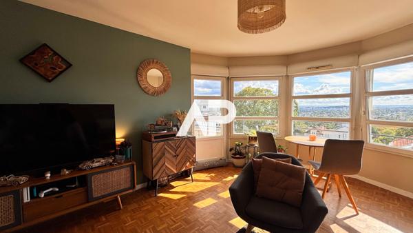 EXCLUSIVITÉ Appartement en rotonde avec vue panoramique sur Paris, balcon et parking à Montmorency CENTRE-VILLE 240 000 € **  - Référence  1694