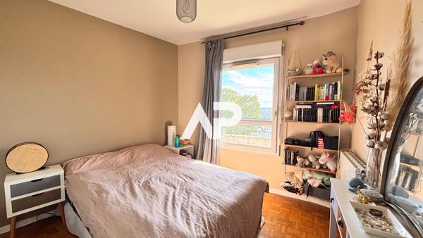 EXCLUSIVITÉ Appartement en rotonde avec vue panoramique sur Paris, balcon et parking à Montmorency CENTRE-VILLE 240 000 € **  - Référence  1694