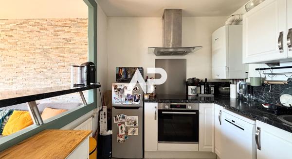 EXCLUSIVITÉ Appartement en rotonde avec vue panoramique sur Paris, balcon et parking à Montmorency CENTRE-VILLE 240 000 € **  - Référence  1694
