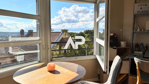 EXCLUSIVITÉ Appartement en rotonde avec vue panoramique sur Paris, balcon et parking à Montmorency CENTRE-VILLE 240 000 € **  - Référence  1694