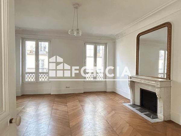 Location Appartement 4 pièces 117.89 m² - 43 Rue des Tournelles Paris 75003