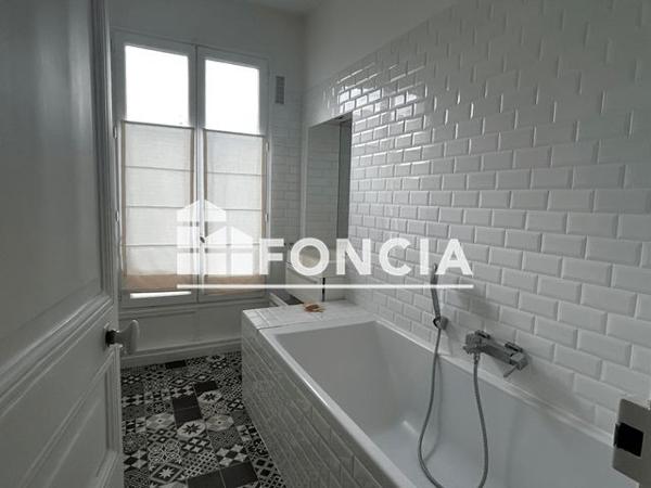 Location Appartement 4 pièces 117.89 m² - 43 Rue des Tournelles Paris 75003