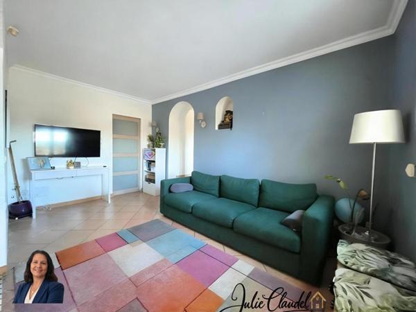 Maison familiale 190 m2 avec grande véranda de 70 m2, piscine et jardin à La Motte