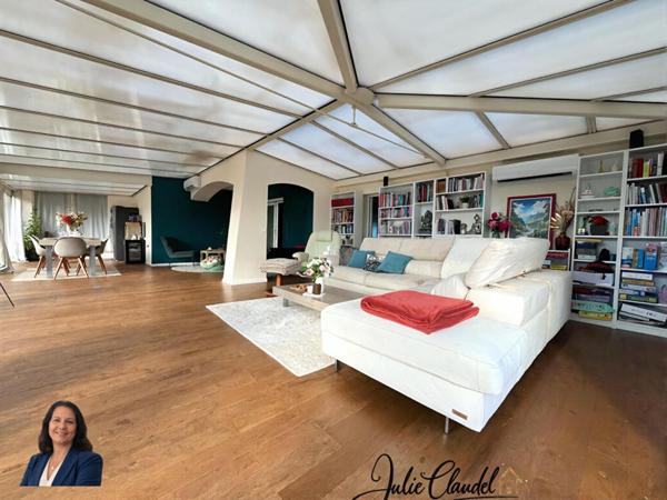 Maison familiale 190 m2 avec grande véranda de 70 m2, piscine et jardin à La Motte