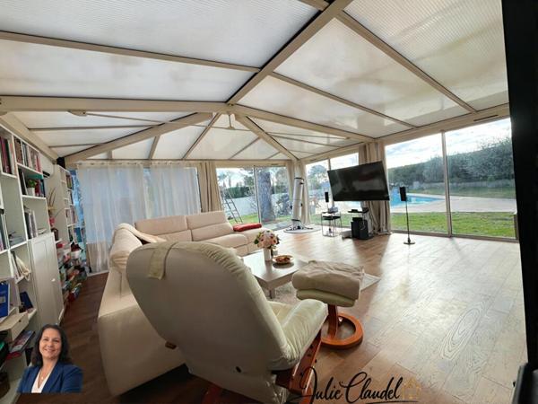 Maison familiale 190 m2 avec grande véranda de 70 m2, piscine et jardin à La Motte