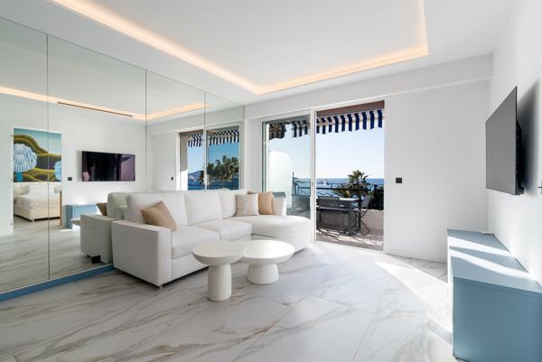 Cannes-Croisette, superbe appartement 4ème étage : 2 chambres, terrasse, vue mer