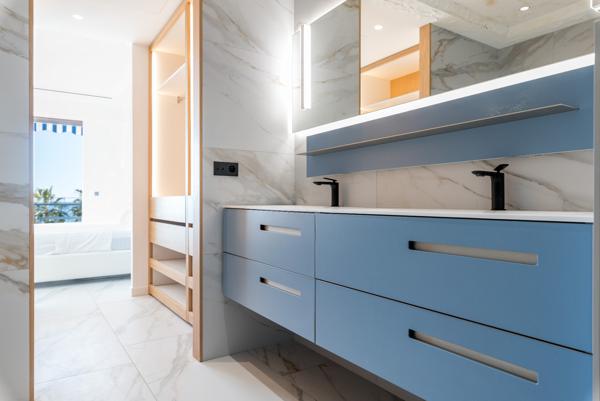 Cannes-Croisette, superbe appartement 4ème étage : 2 chambres, terrasse, vue mer