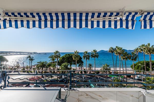 Cannes-Croisette, superbe appartement 4ème étage : 2 chambres, terrasse, vue mer