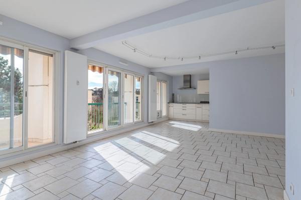 Appartement à vendre 5 pièces LYON 9EME ARRONDISSEMENT (69) 27 m2 balcons garage