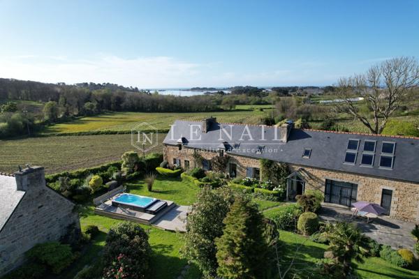 A 650 MÈTRES DE LA MER : propriété unique à vendre sur la Côte de Granit Rose (Bretagne Nord)
