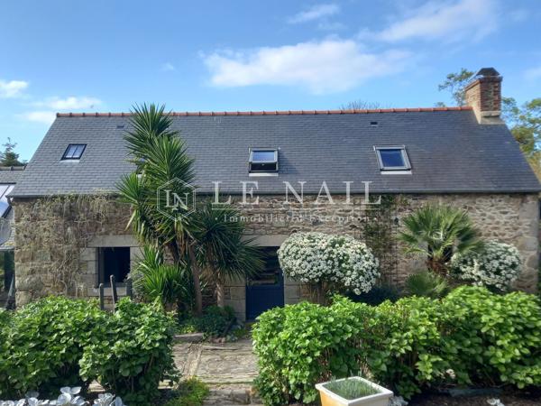 A 650 MÈTRES DE LA MER : propriété unique à vendre sur la Côte de Granit Rose (Bretagne Nord)