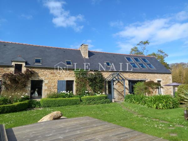 A 650 MÈTRES DE LA MER : propriété unique à vendre sur la Côte de Granit Rose (Bretagne Nord)