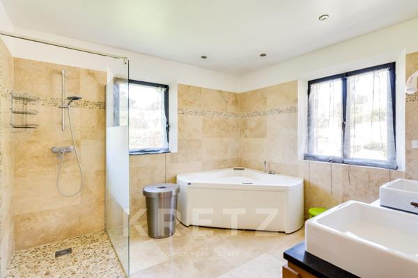 Villa familiale avec vue dégagée au calme