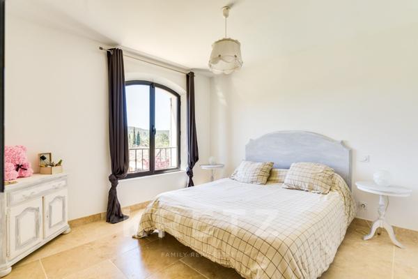 Villa familiale avec vue dégagée au calme