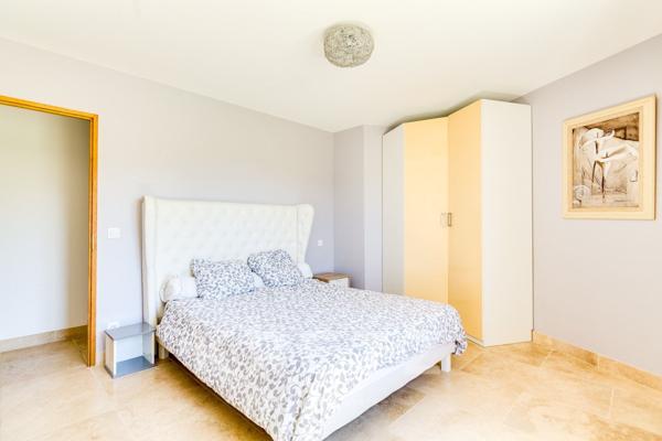 Villa familiale avec vue dégagée au calme