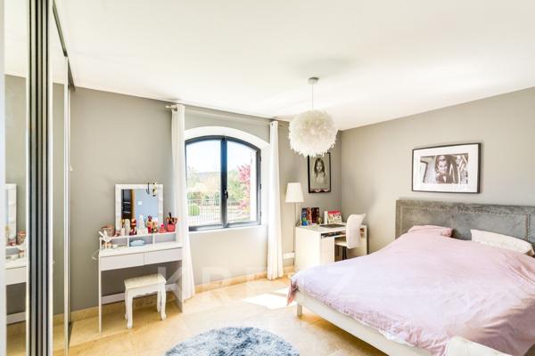 Villa familiale avec vue dégagée au calme