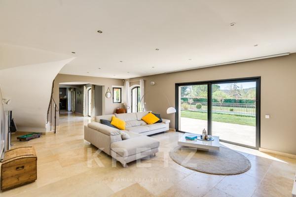 Villa familiale avec vue dégagée au calme