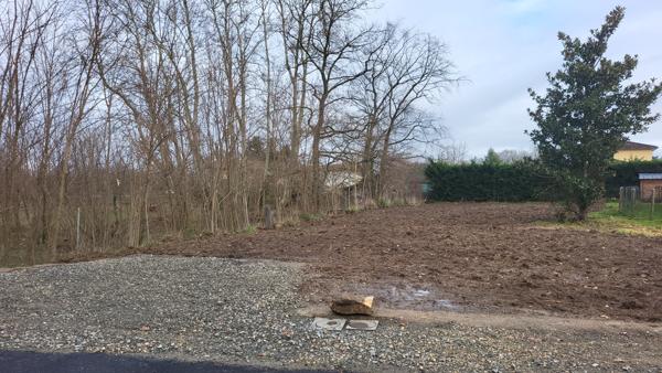 Terrain de 705m² libre constructeur
