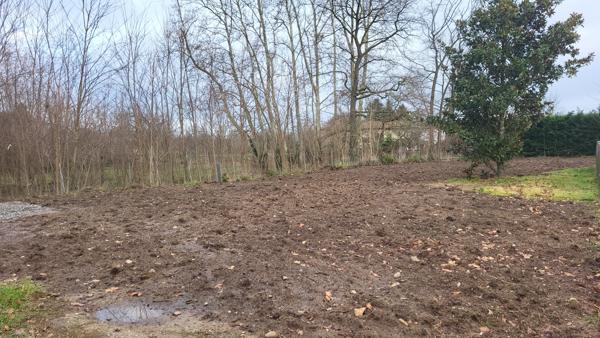 Terrain de 705m² libre constructeur