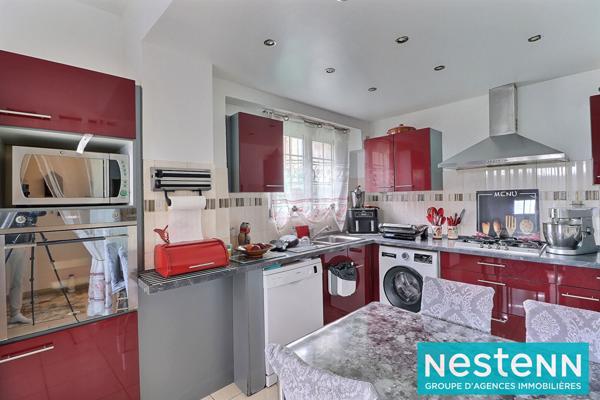 À 5 minutes à pied du métro Gratte-Ciel ? Maison familiale T5 de 123 m² avec cour privative à Villeurbanne