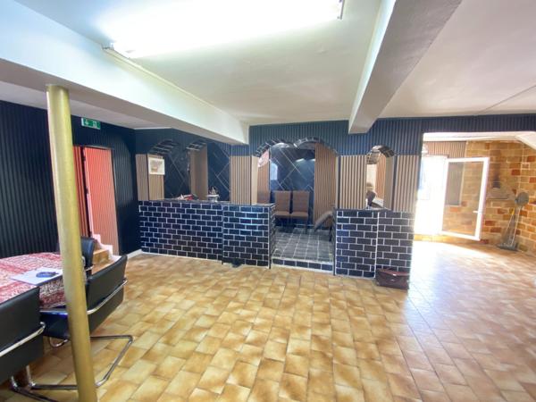 Local commercial 131 m2 + habitation 91 m2