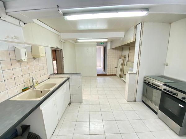 Local commercial 131 m2 + habitation 91 m2