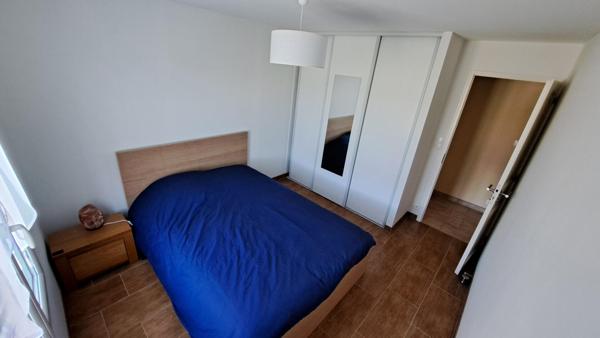 Maison de plain-pied, 4 chambres, garage double, piscine.