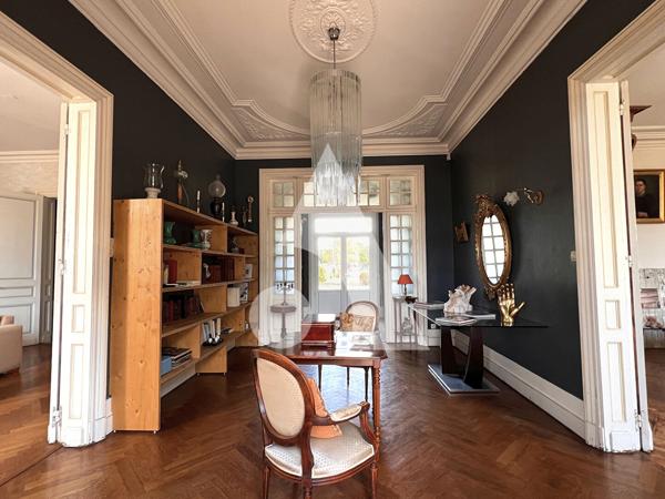 Maison 8 pièces 484 m2