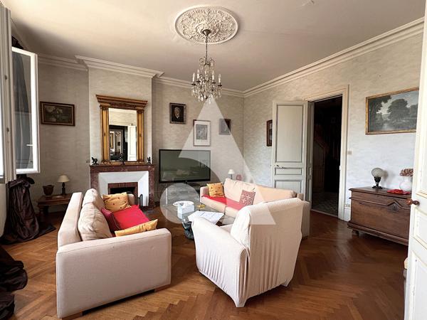 Maison 8 pièces 484 m2