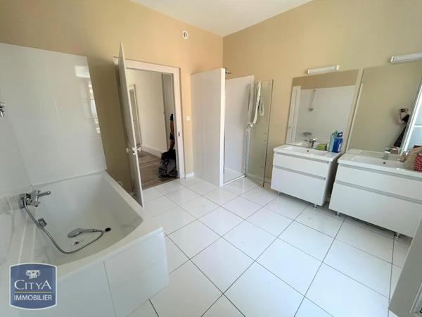 Maison à louer 7 pièces 241.53m²