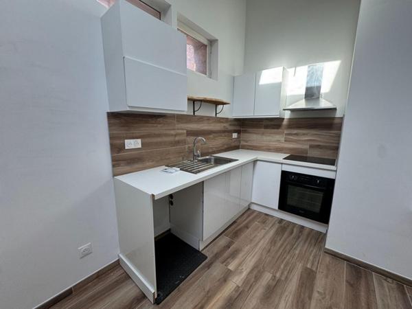 APPARTEMENT TYPE 3 ENTIEREMENT RFAIT A NEUF