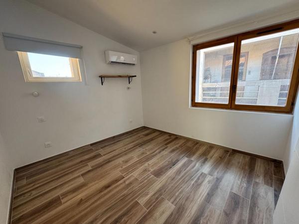 APPARTEMENT TYPE 3 ENTIEREMENT RFAIT A NEUF