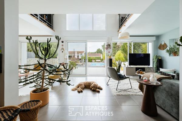 Maison réinventée pour une vie dedans-dehors