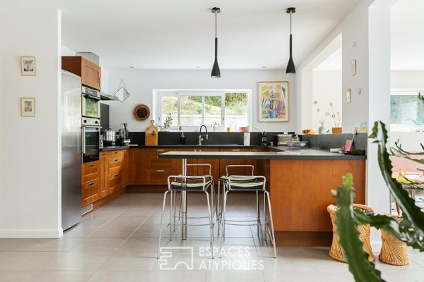 Maison réinventée pour une vie dedans-dehors