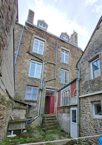 Murs commerciaux avec appartement centre bourg