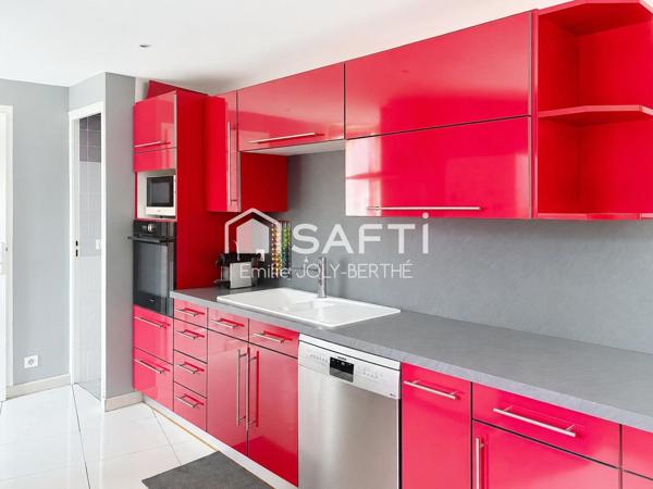 IMMEUBLE 145 M² - SECTEUR MESLAY DU MAINE / 53170