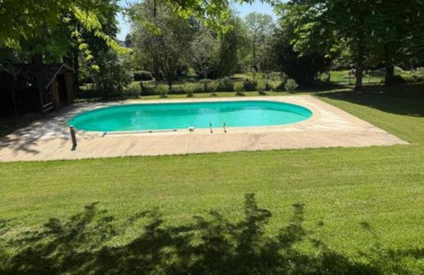 Grande maison familiale avec piscine – Lubersac (Corrèze)