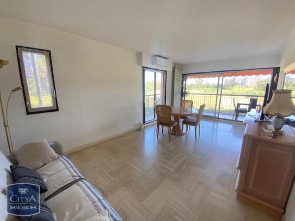 Appartement à louer 3 pièces 74m² Mandelieu-la-Napoule (06210)