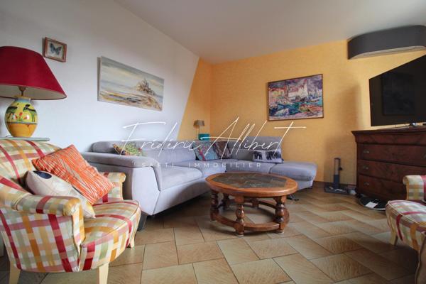 Maison familiale proche tout commerce et écoles.