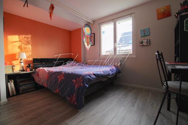 Maison familiale proche tout commerce et écoles.