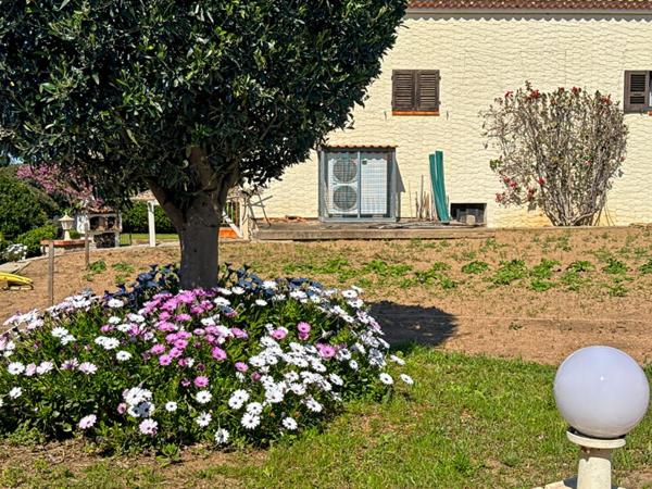 Maison a SAGONE  de 233 m2 proche plage