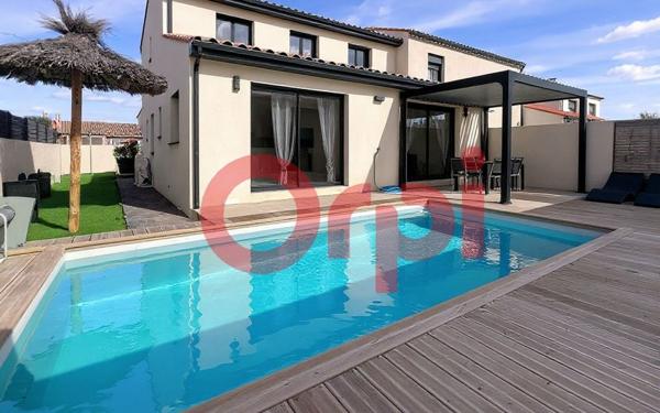 Maison à vendre    5 pièces •  Pia