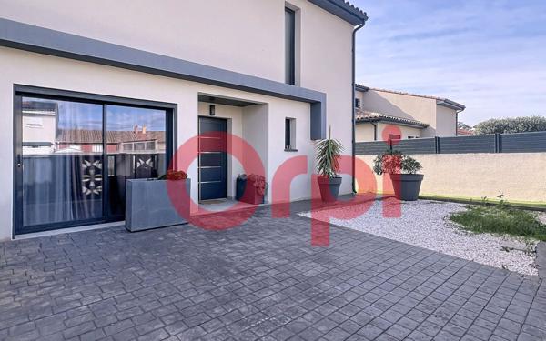 Maison à vendre    5 pièces •  Pia