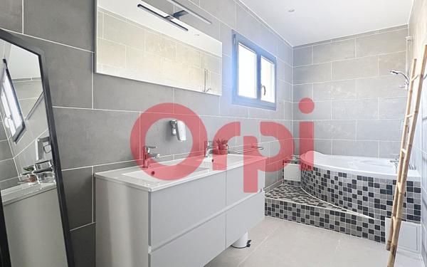 Maison à vendre    5 pièces •  Pia