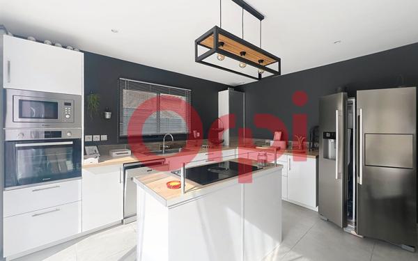 Maison à vendre    5 pièces •  Pia