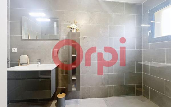 Maison à vendre    5 pièces •  Pia