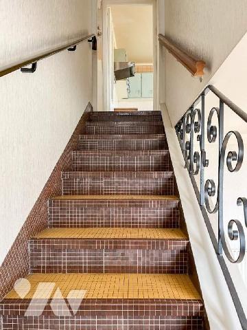 COMBOURG, Maison d'habitation - Située dans un quartier résidentiel à 550 m de la gare de COMBO...