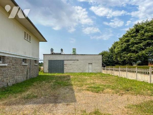 COMBOURG, Maison d'habitation - Située dans un quartier résidentiel à 550 m de la gare de COMBO...